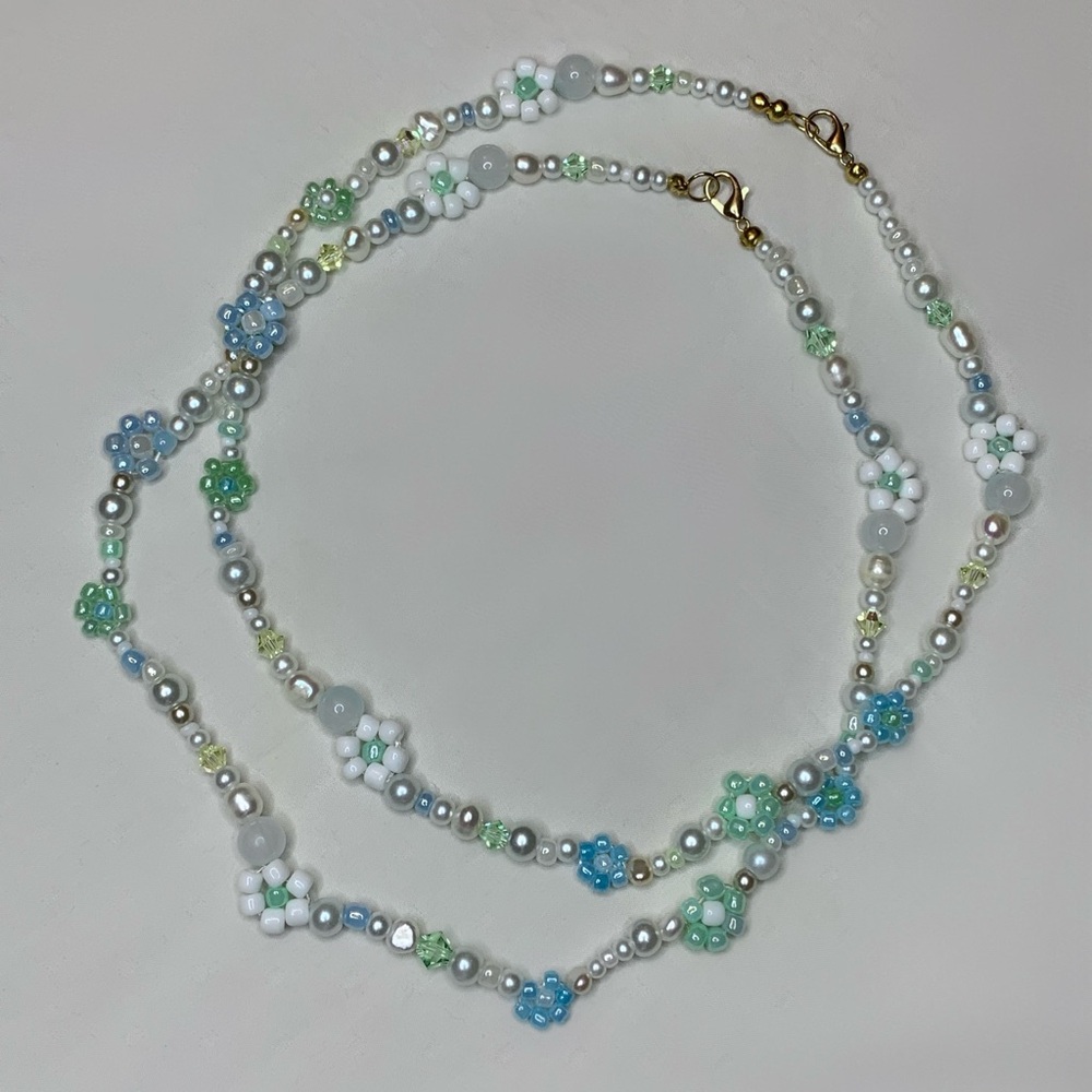 5/$20 ENTIRE SHOP CLEARANCE Sea Meadow Handmade Flower Elegant Necklace